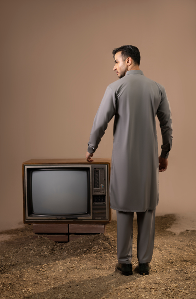 GREY CASUAL KAMEEZ SHALWAR. - Image 2