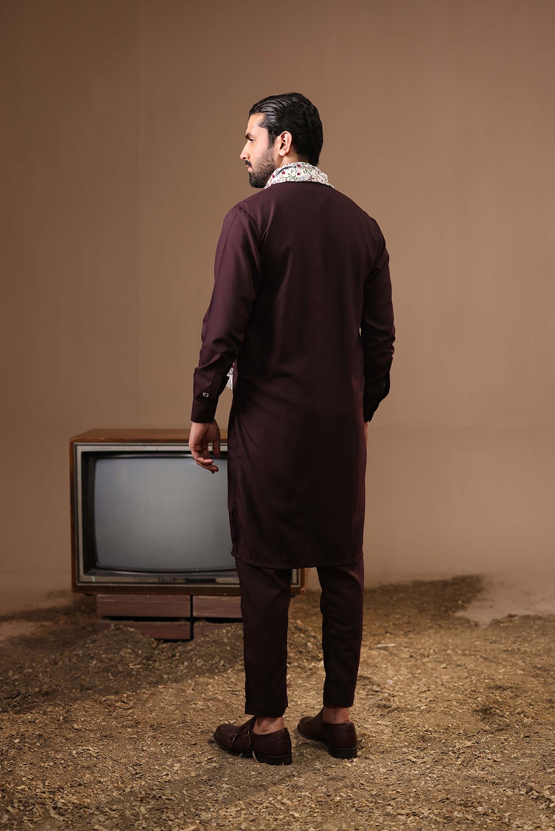 PLUM CASUAL KAMEEZ SHALWAR - Image 3