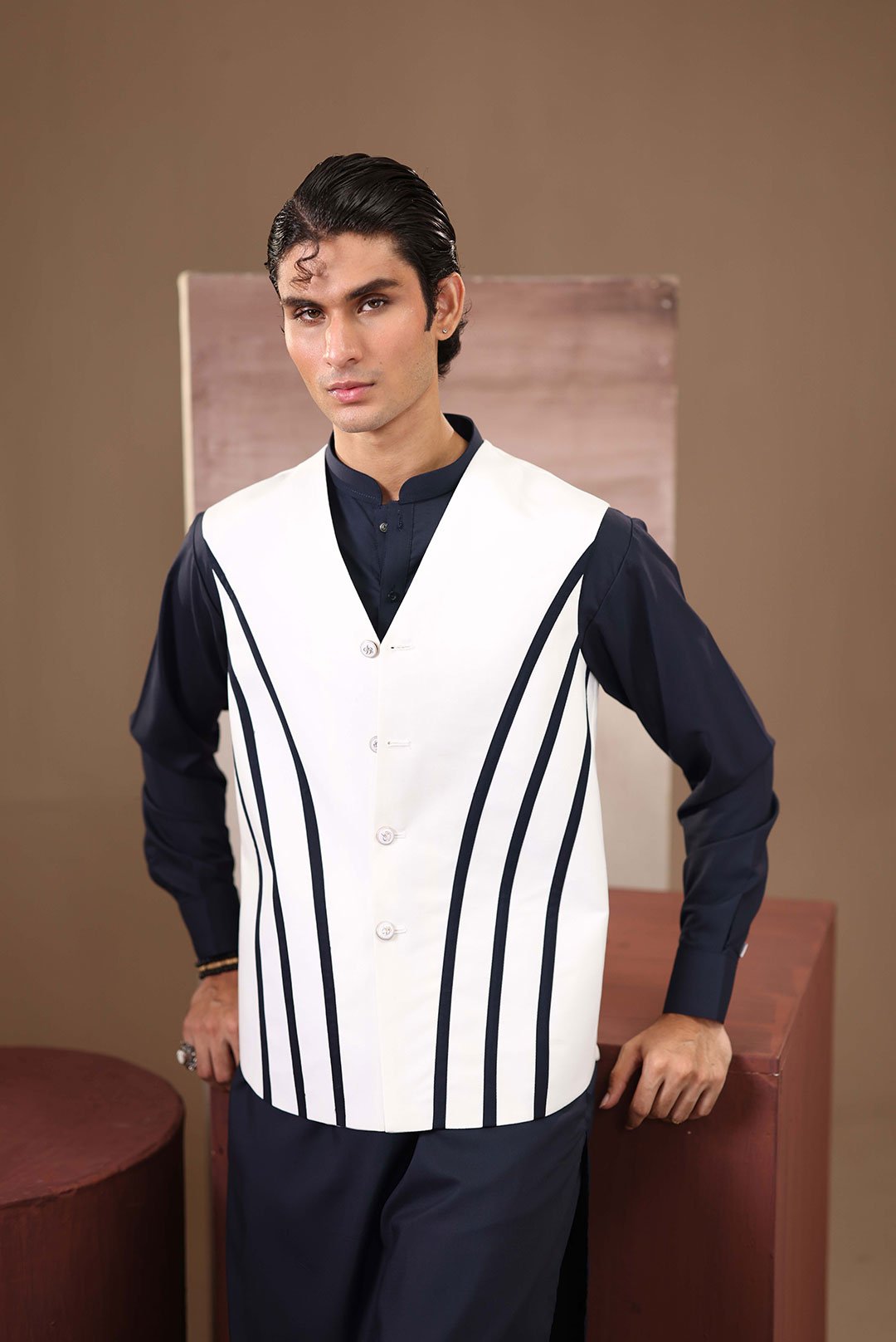 CLASSIC CUT WHITE WAISTCOAT - Image 2