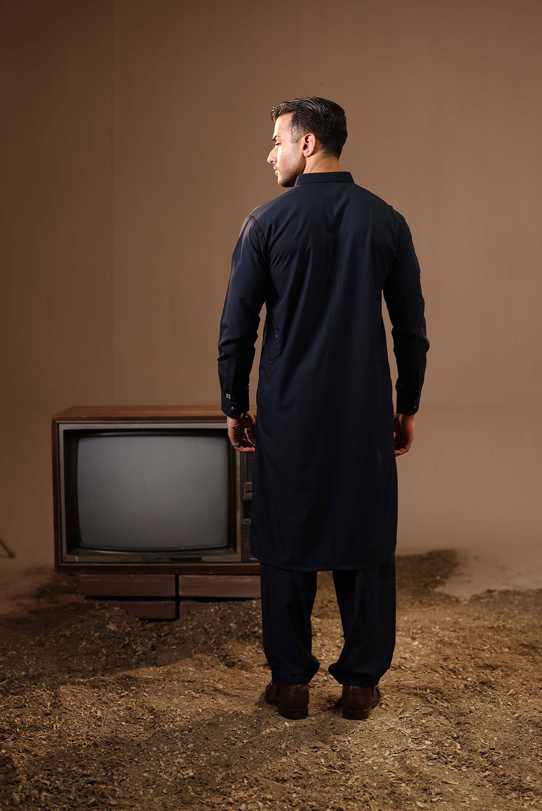 CLASSIC NAVY BLUE KAMEEZ SHALWAR - Image 2
