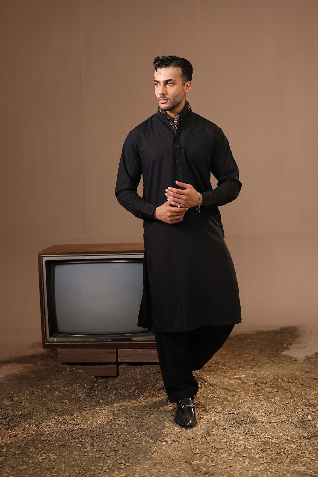 CLASSIC BLACK KAMEEZ SHALWAR