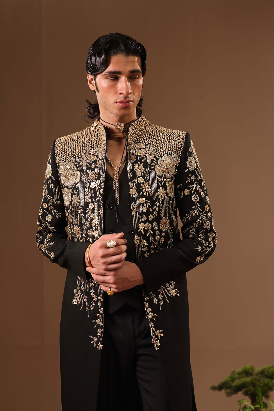 BLACK EMBELLISHED COAT WITH GOLDEN DETAILS - Image 3