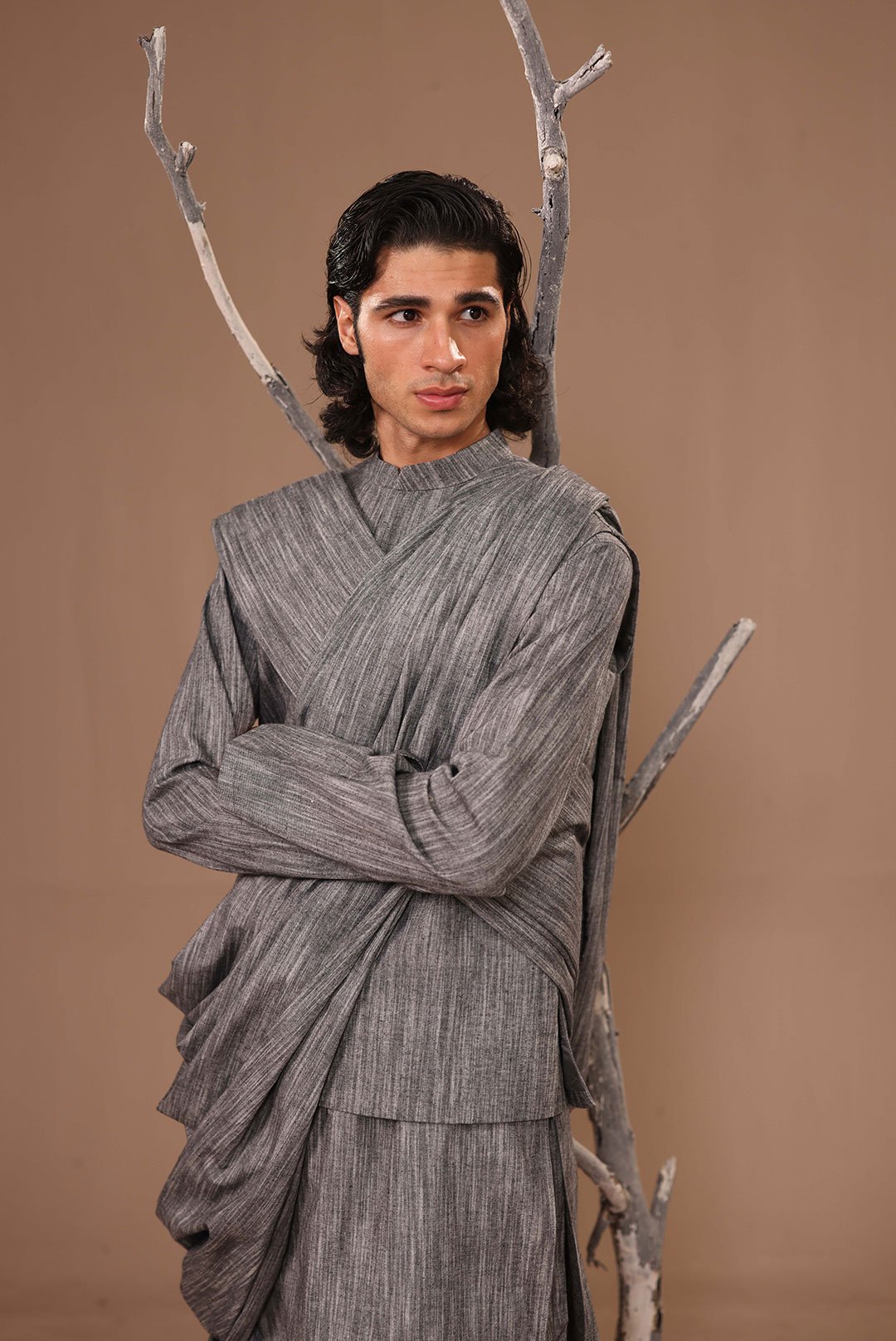 TEXTURED SUIT WITH MATCHING WAISTCOAT AND SHAWL - Image 2