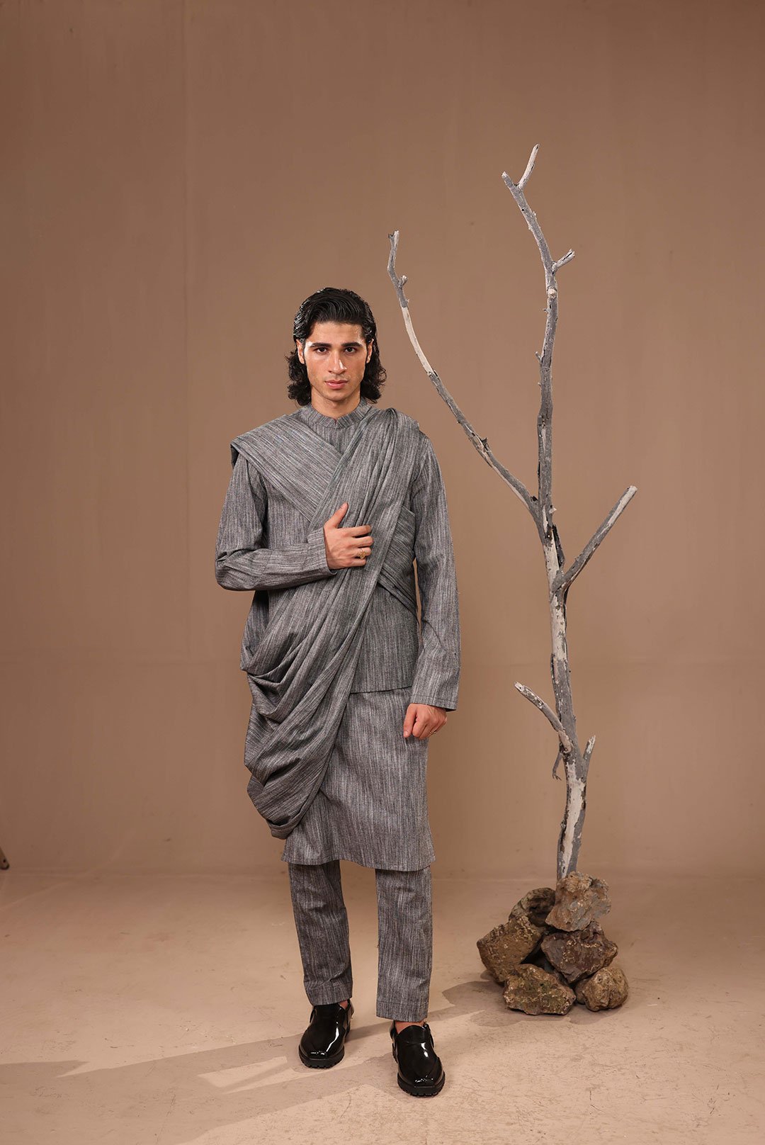 TEXTURED SUIT WITH MATCHING WAISTCOAT AND SHAWL