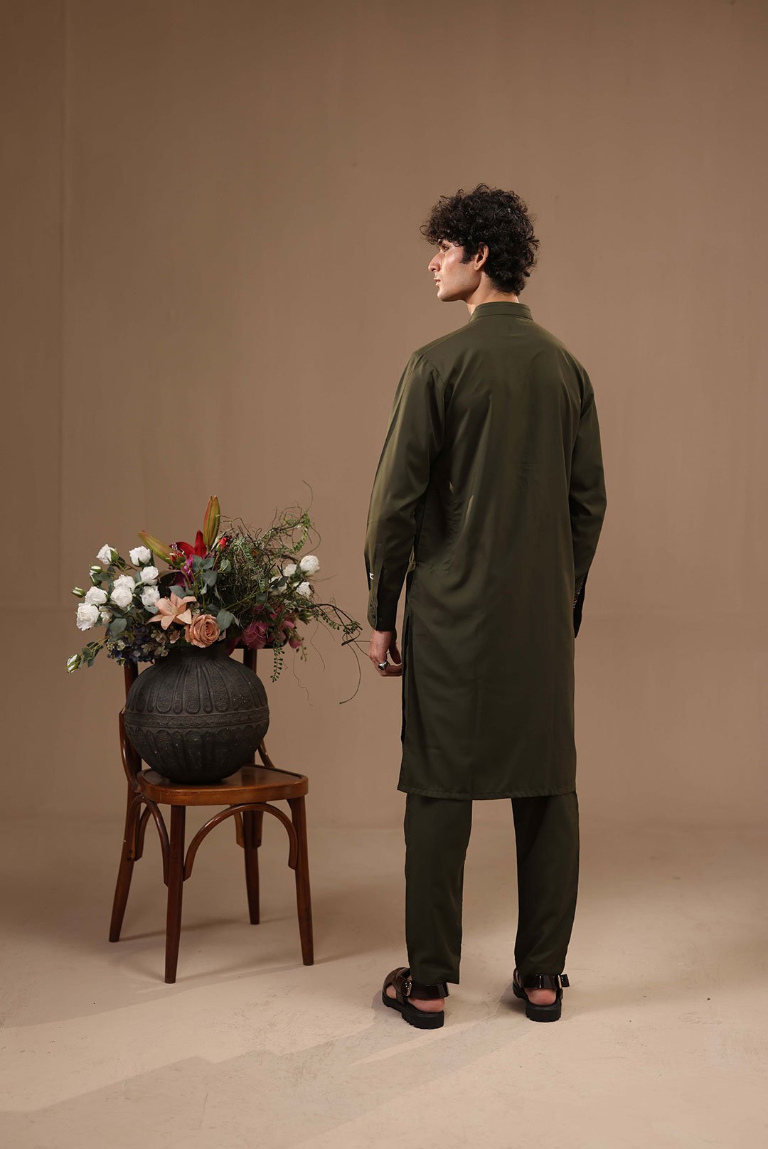 CLASSIC SEAWEED GREEN KAMEEZ SHALWAR - Image 2
