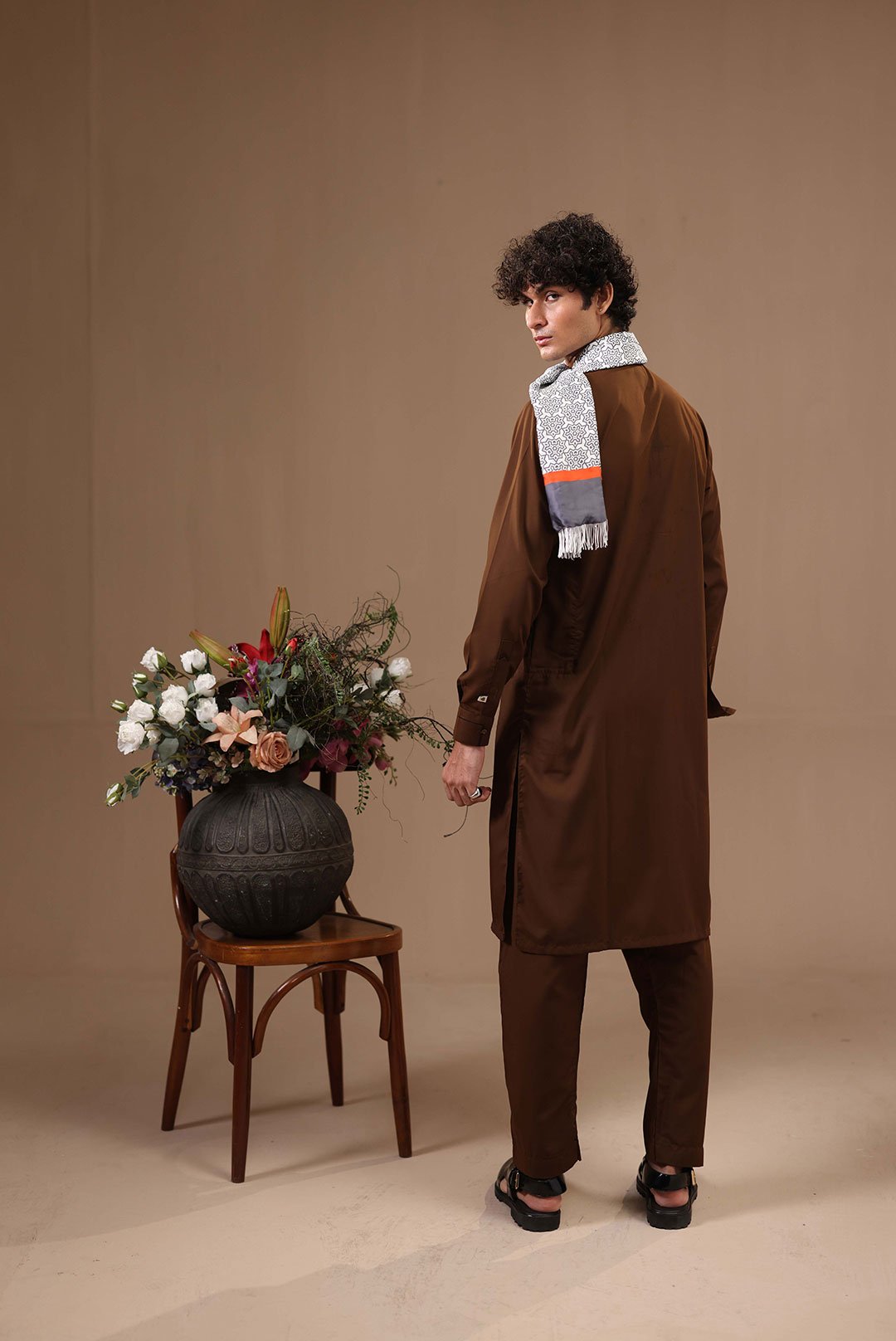 CLASSIC BROWN KAMEEZ SHALWAR - 1 - Image 2