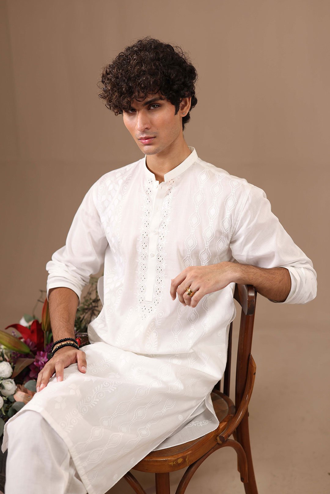 EMBROIDED KURTA SUIT - Image 4