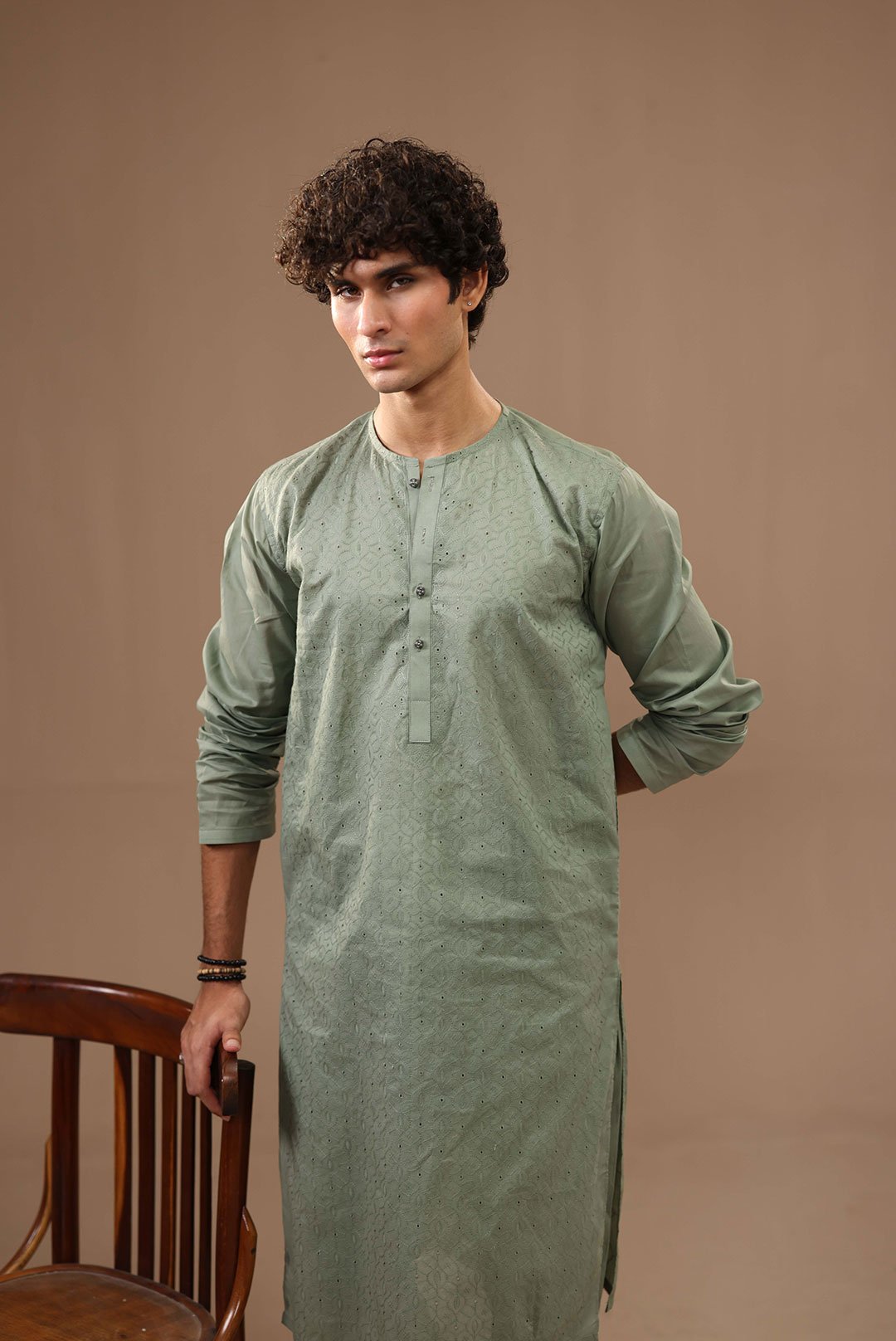 EMBROIDED KURTA SUIT - Image 4
