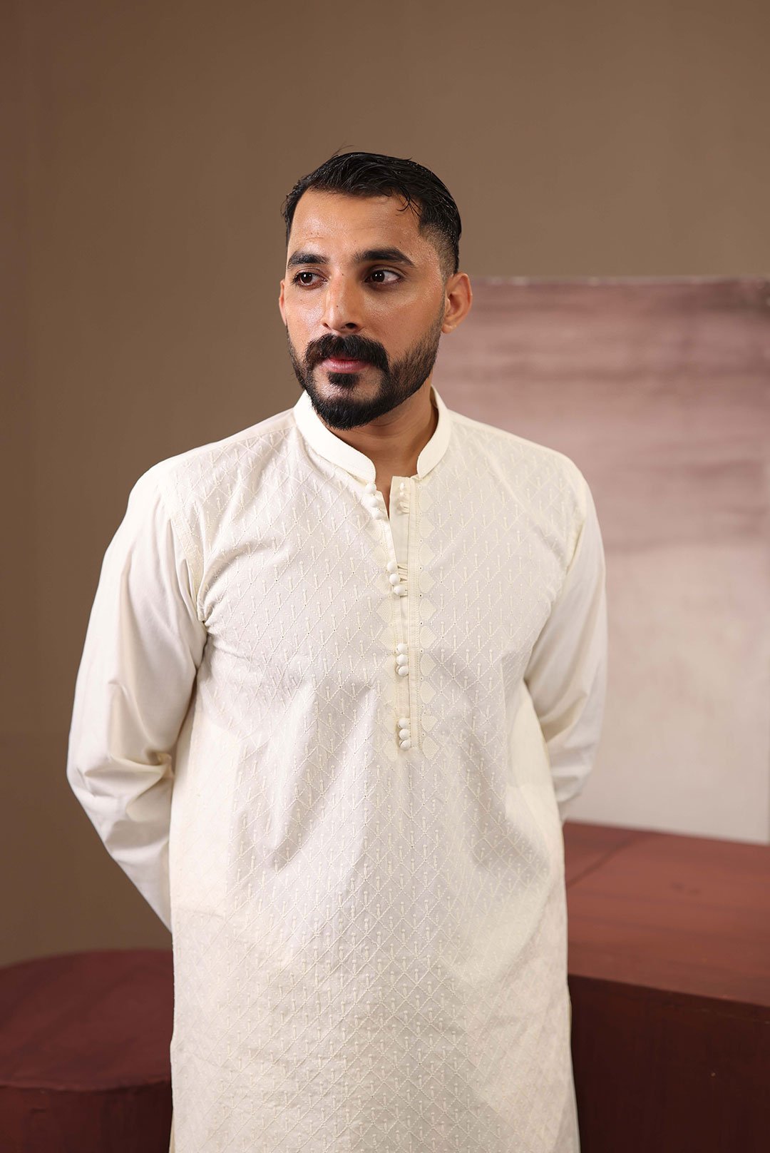 EMBROIDED KURTA SUIT - Image 2