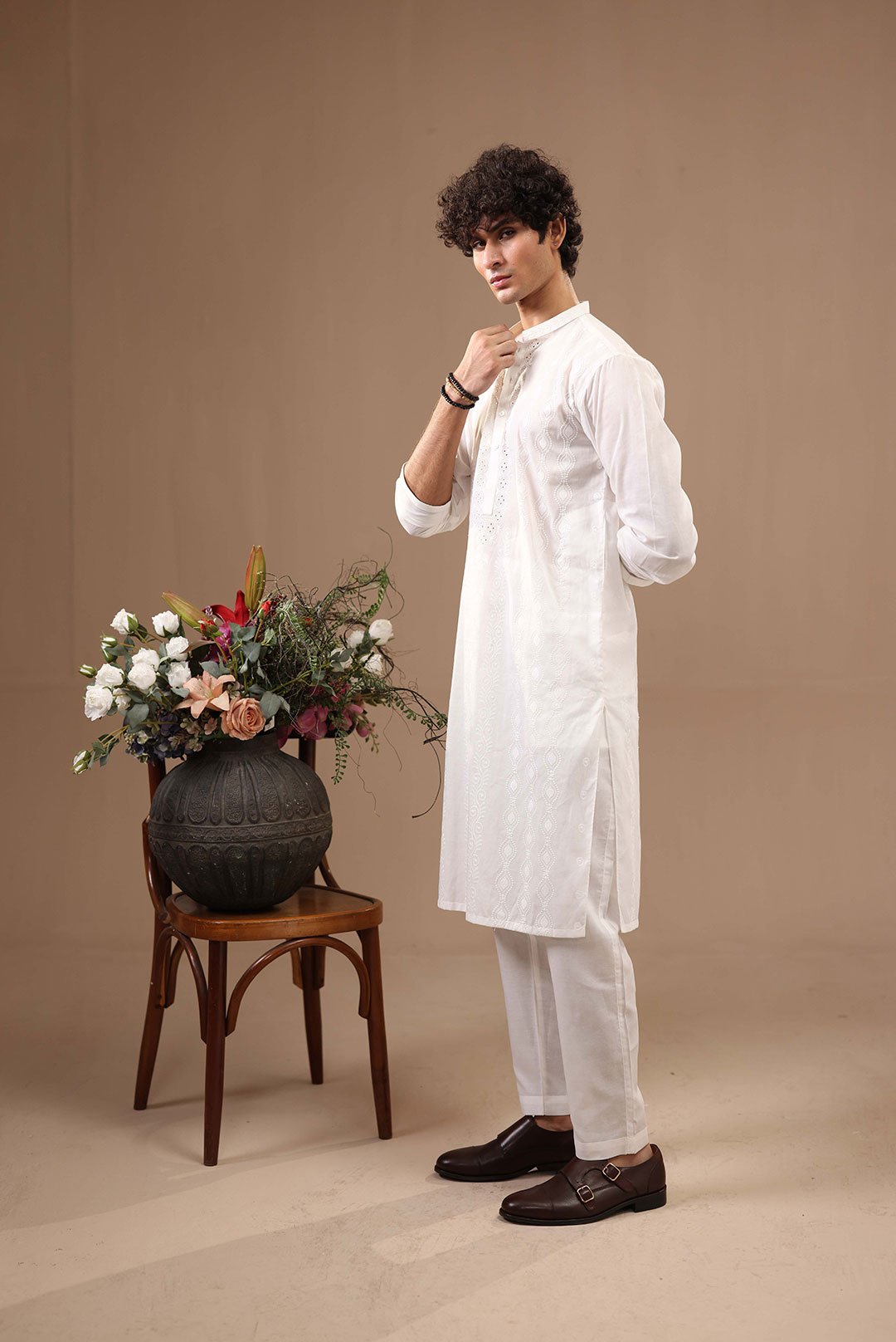 EMBROIDED KURTA SUIT - Image 2