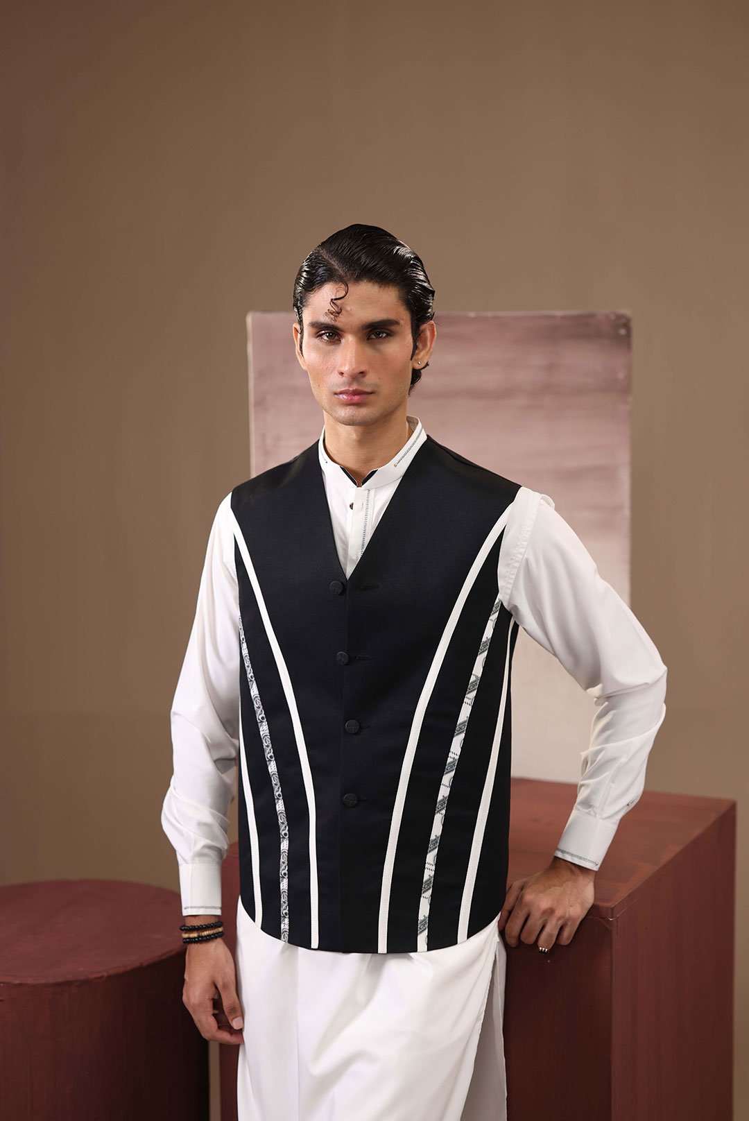 BLACK CLASSIC CUT WAISTCOAT - Image 4