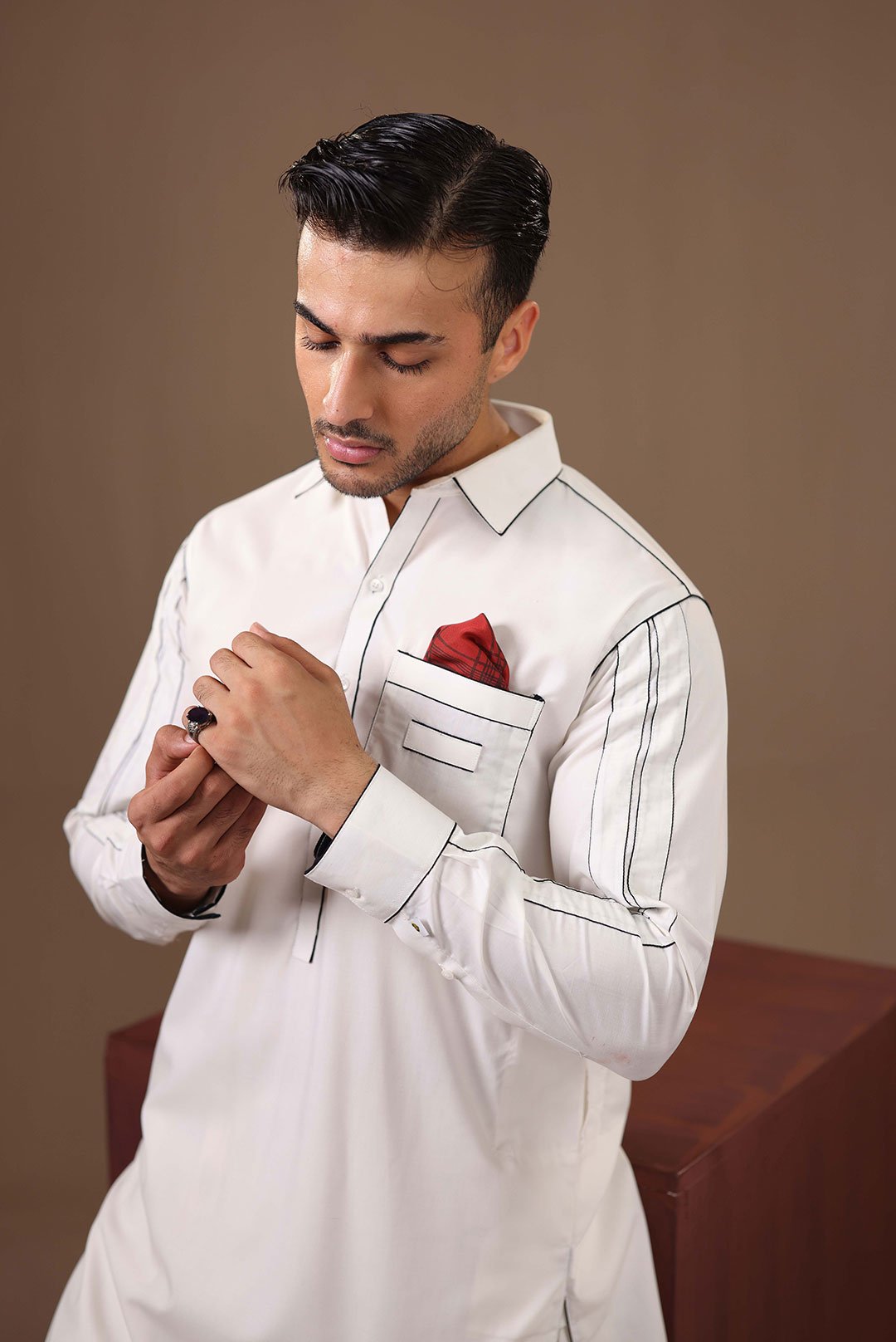 CLASSIC OFF-WHITE KAMEEZ SHALWAR - Image 4