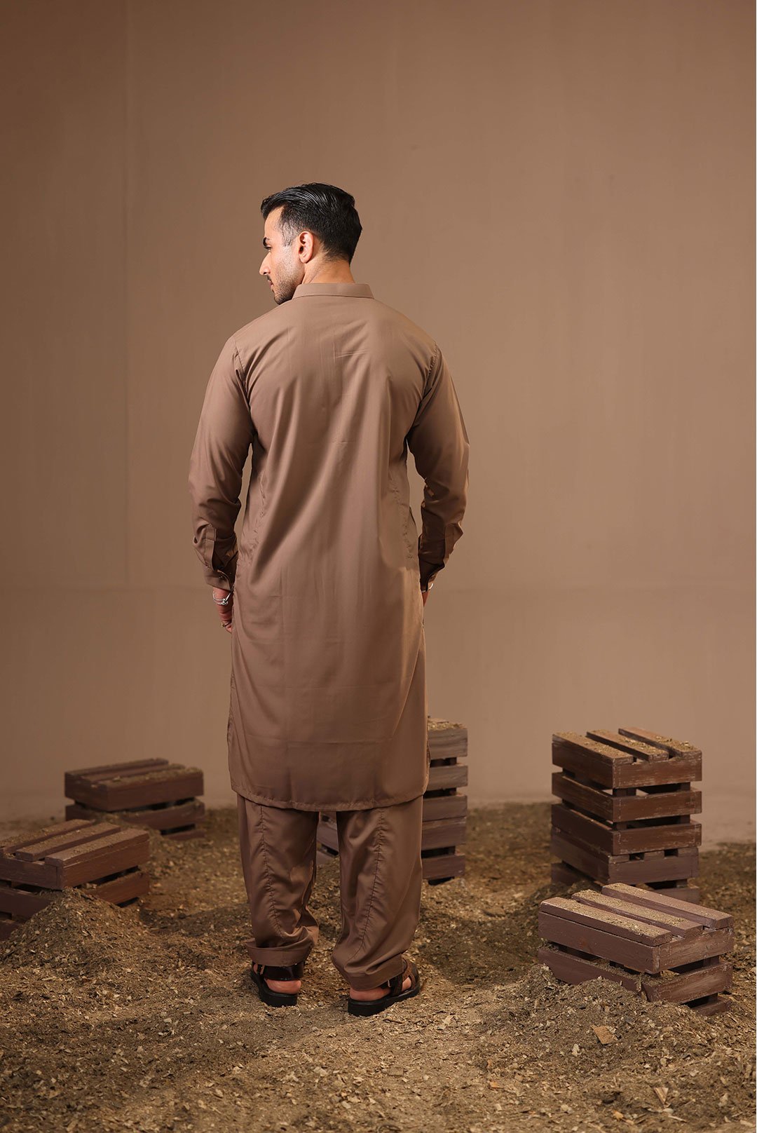 CLASSIC BROWN KAMEEZ SHALWAR - Image 4