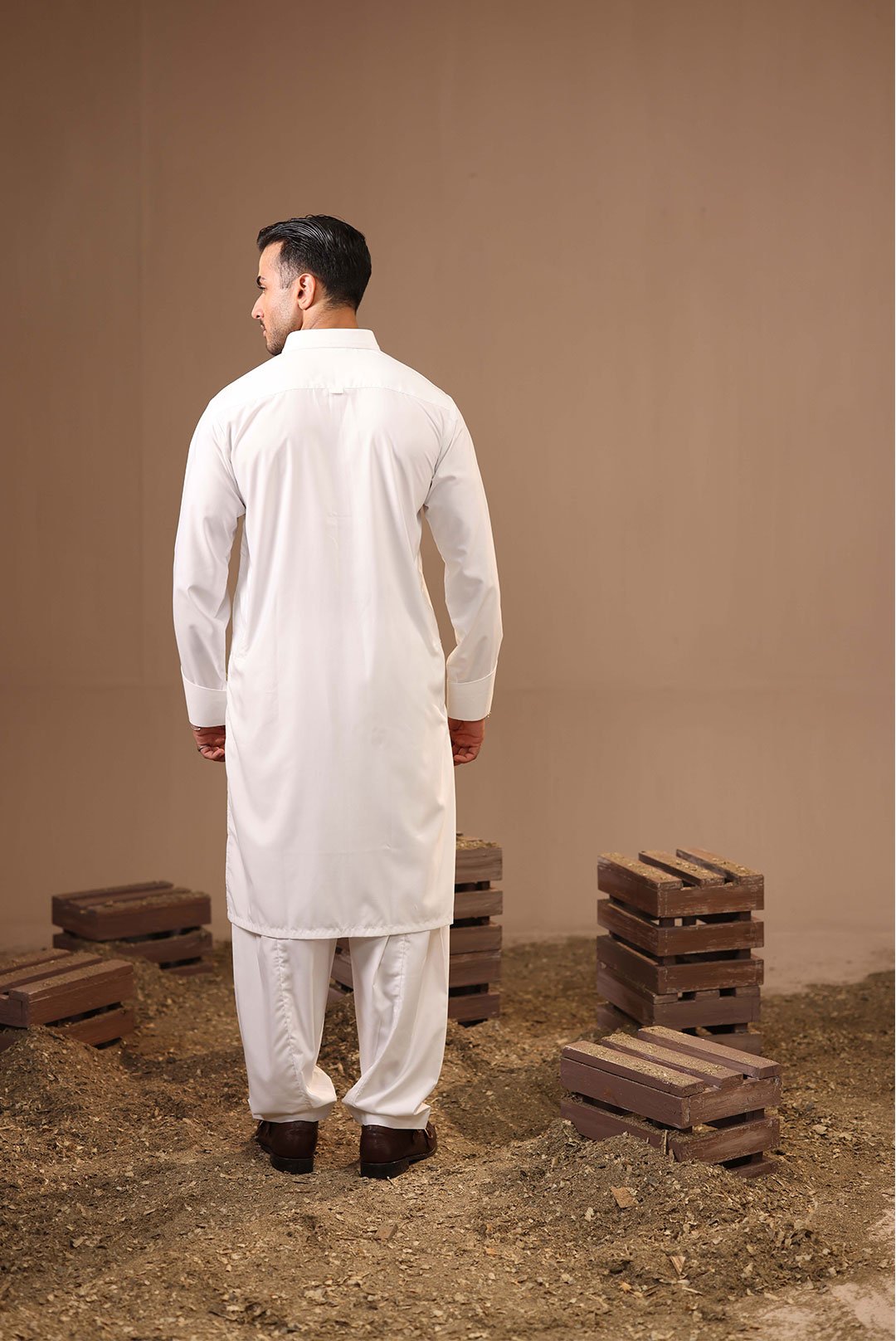 OFF-WHITE SEMI-FORMAL KAMEEZ SHALWAR - Image 3